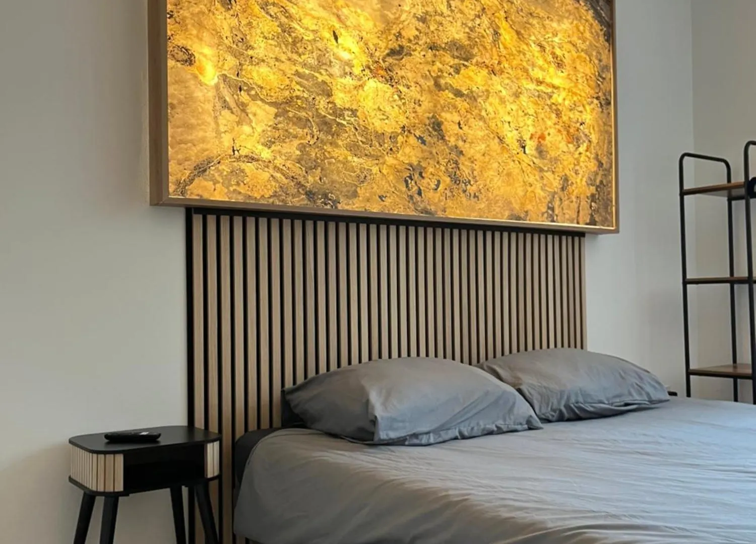 Apartment Love Room Valence
