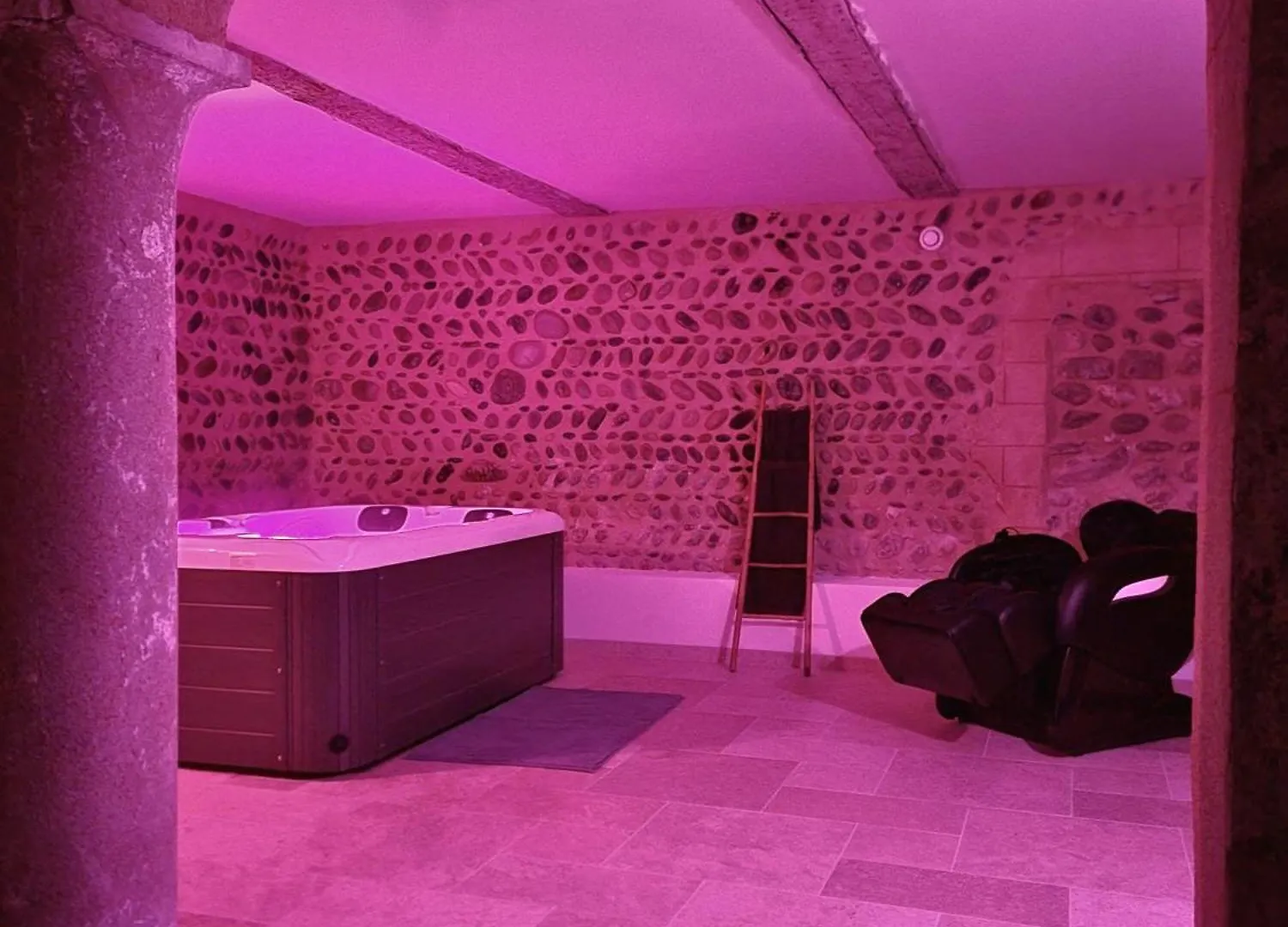 Apartment Love Room Valence